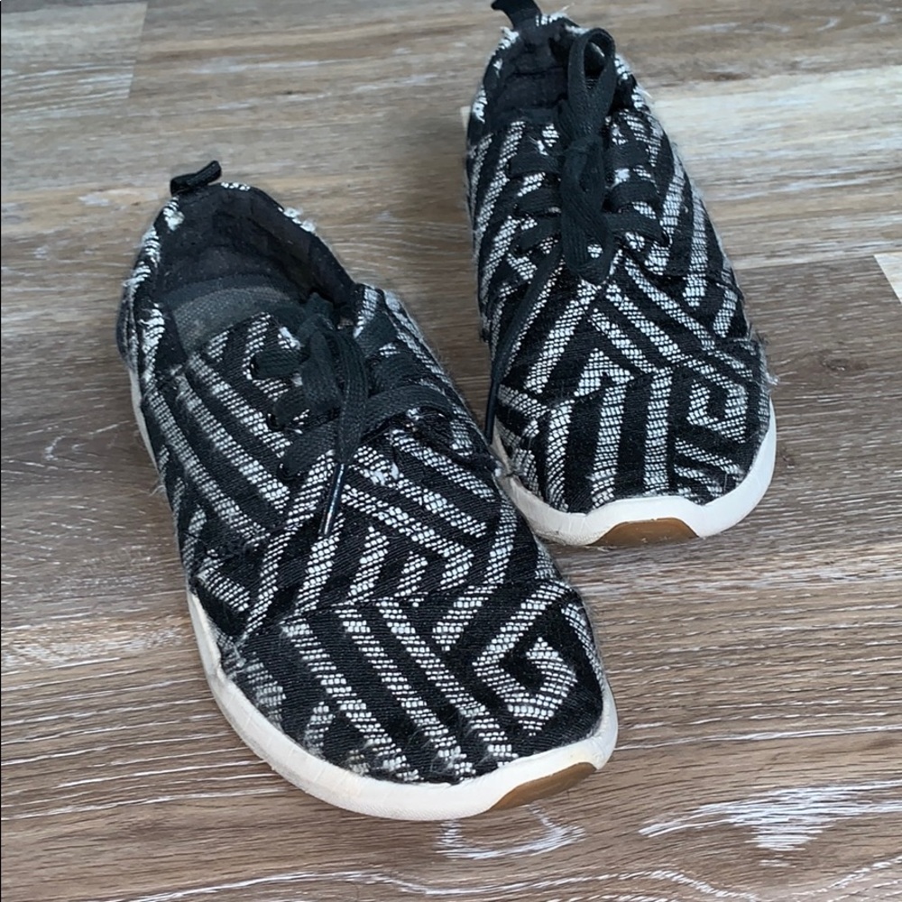 Women’s sneaker Toms